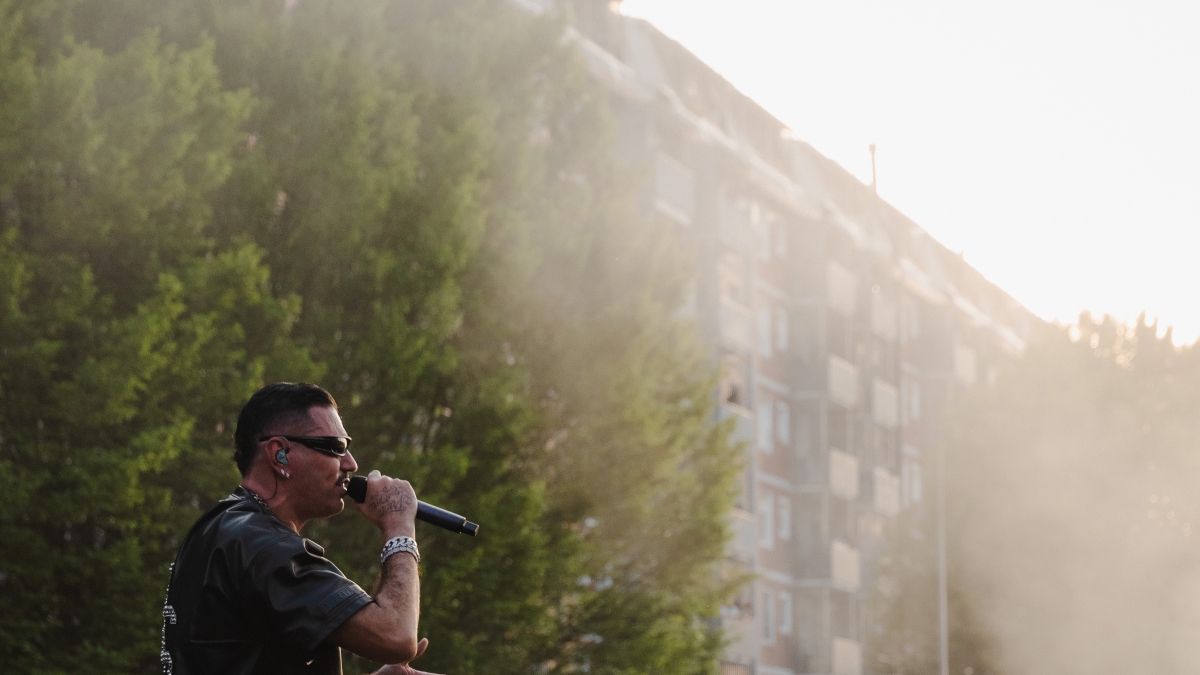 Marracash, concerto in piazza nella sua Barona. Al quartiere i 230 mila euro raccolti