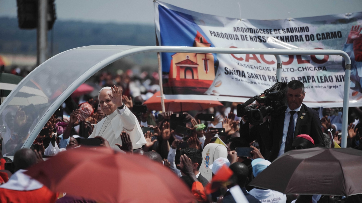Leone XIV in Angola, nella regione dei diamanti: «Il pane di tutti è possesso di pochi. Ma Cristo ascolta il grido dei popoli»