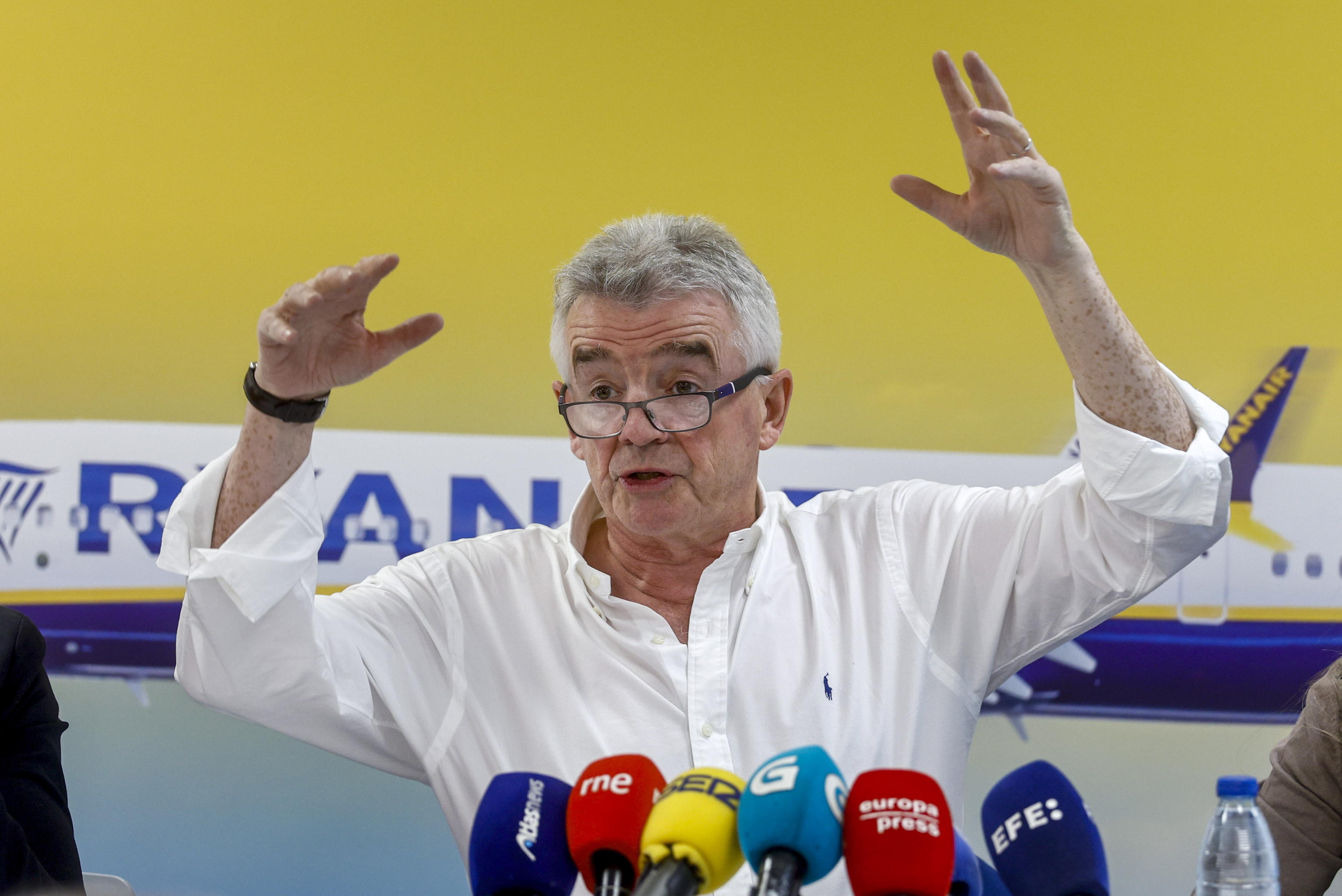 epa12439571 Ryanair CEO Michael O'Leary speaks during a press conference in Madrid, Spain, 08 October 2025. Ryanair is reallocating its Spanish capacity for the 2026 summer season, cutting 1.2 million seats from regional airports while adding 600,...