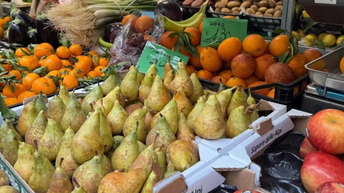 Frutta e verdura, prezzi in aumento del 30% a causa della guerra: gli effetti sulla spesa del caro carburante