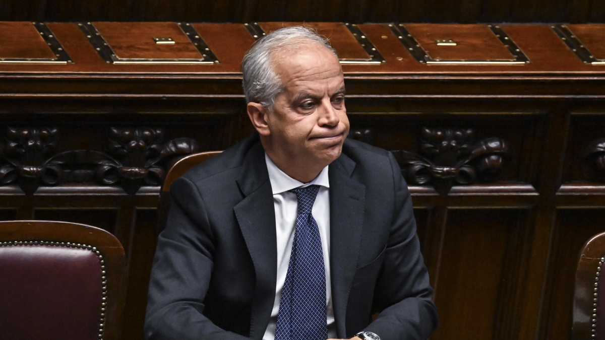 Decreto sicurezza, la diretta sul voto di fiducia alla Camera | Venerdì voto finale e riunione del Cdm per approvare il decreto correttivo. Conte: «Costringete avvocati a patrocinio infedele e corruzione»