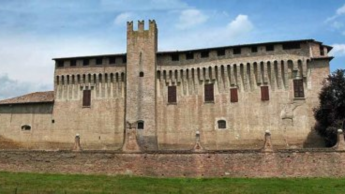 Maccastorna, viaggio nel comune più ricco. Non c'è una banca e il minimarket ha chiuso. «Una sola famiglia ha tirato su la media dei redditi»