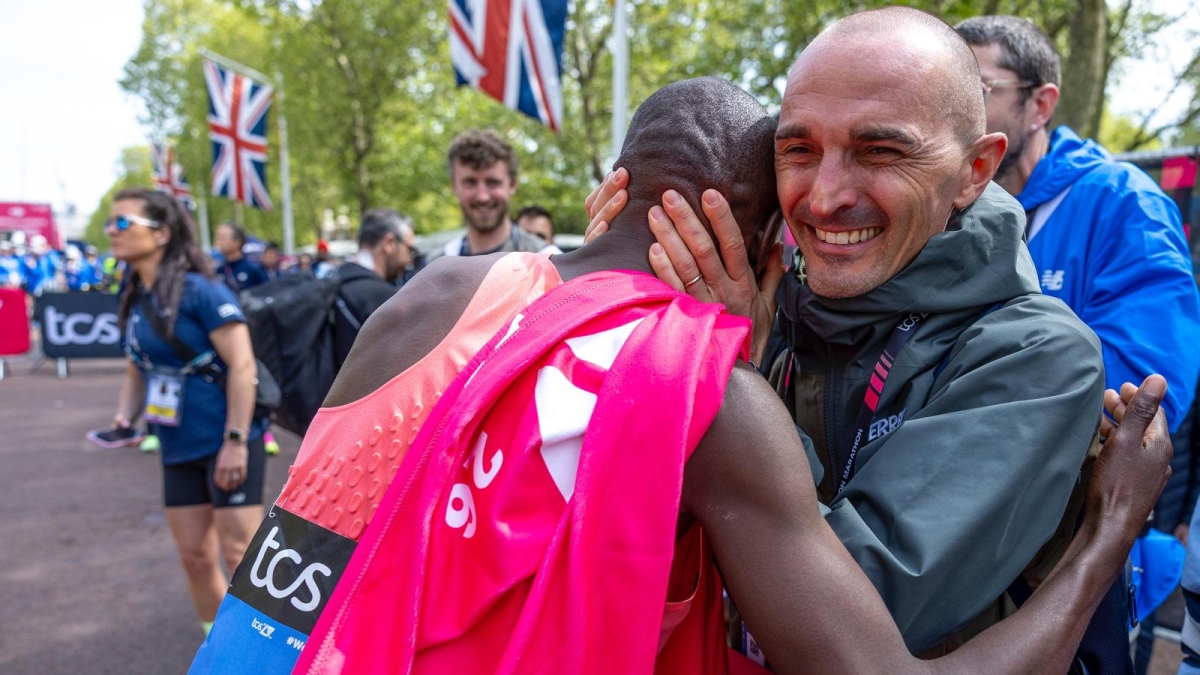 Berardelli, coach di Sawe: «Scarpa super, gel come carboidrati per un grande uomo: così ha corso la maratona in meno di due ore. Andai in galera ingiustamente in Kenya, è un dono di Dio»