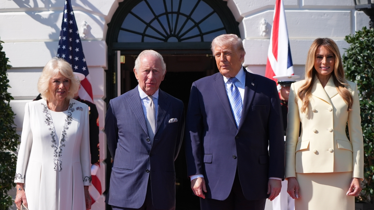 Re Carlo è a Washington, alla Casa Bianca per il tè con Trump (poi la visita all'alveare presidenziale)