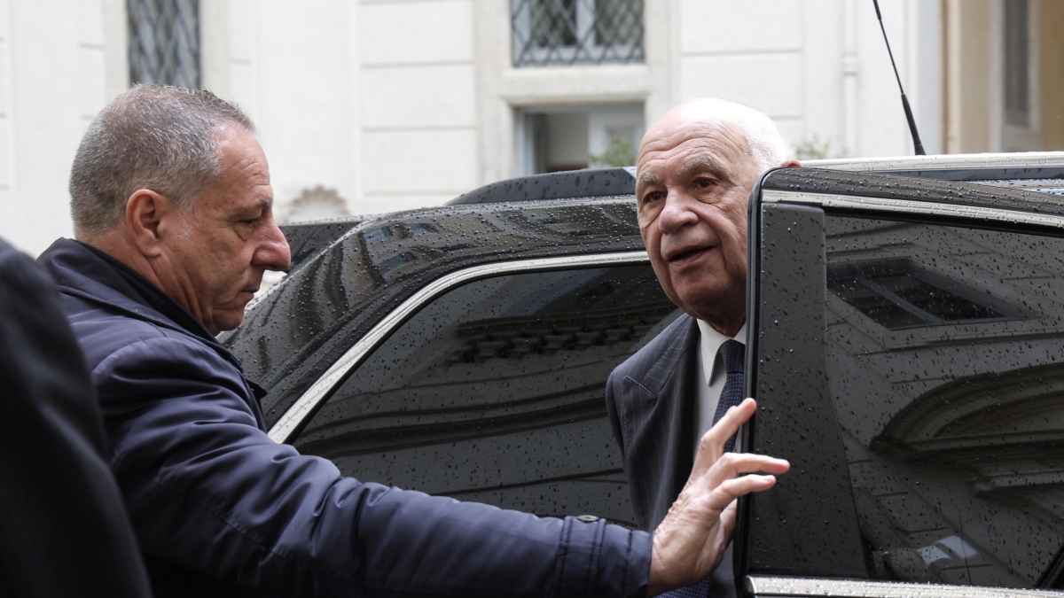 Nordio a palazzo Chigi: il ministro della Giustizia ha incontrato Mantovano