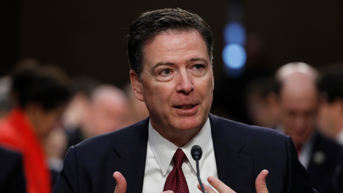 Usa, l'ex capo dell'Fbi James Comey accusato di aver minacciato la vita di Trump: emesso un mandato d'arresto