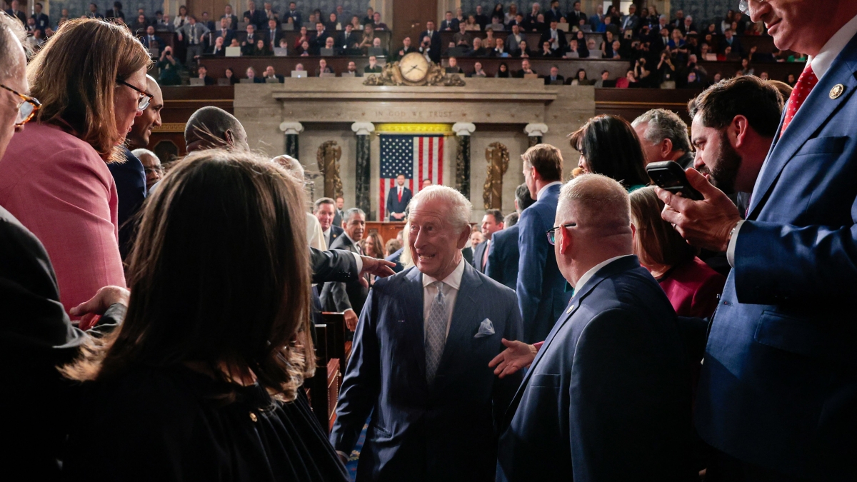 Re Carlo, il testo dello storico discorso davanti al Congresso Usa: battute, storia, frecciate, ecco perché è un capolavoro