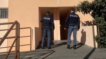 Anziana violentata nell’androne di casa, la testimonianza choc: “Mi ha chiesto dei soldi, poi l’incubo”