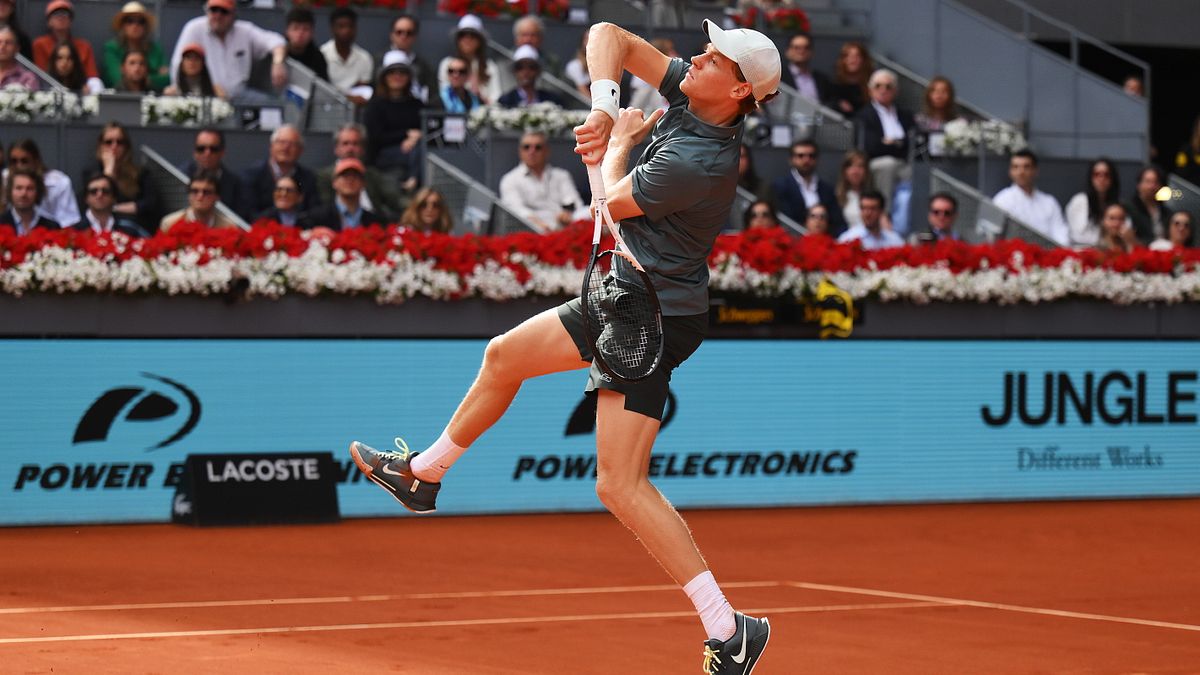 un Sinner da record asfalta Zverev