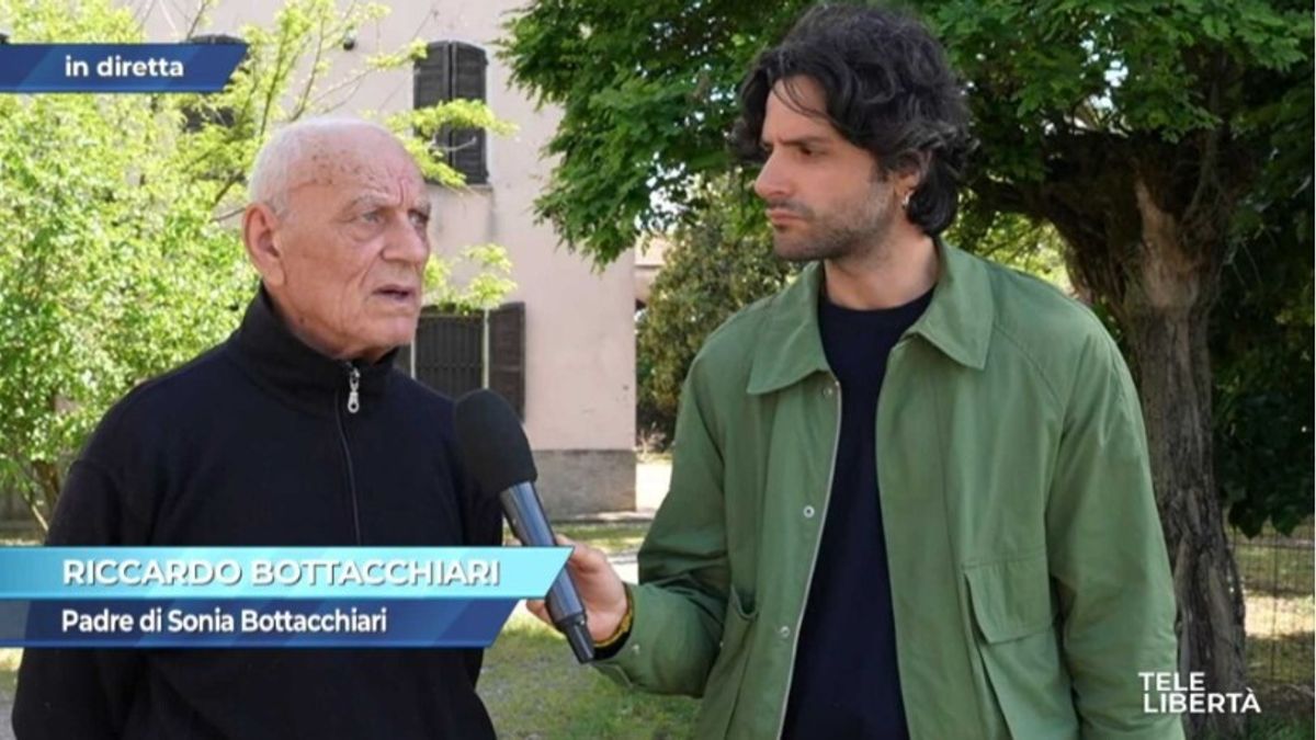 Piacenza, il padre della donna scomparsa con le figlie: "Tornate, tutto si risolve" | Il messaggio della ragazza all'amica - Tgcom24