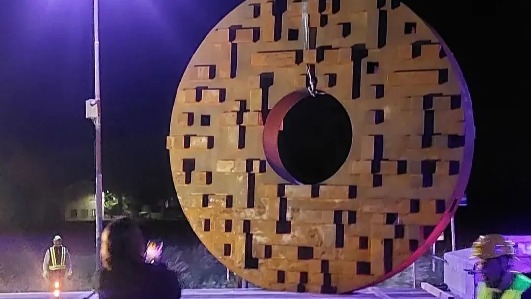 Cazzago, la scultura di Martinelli torna al centro della rotatoria