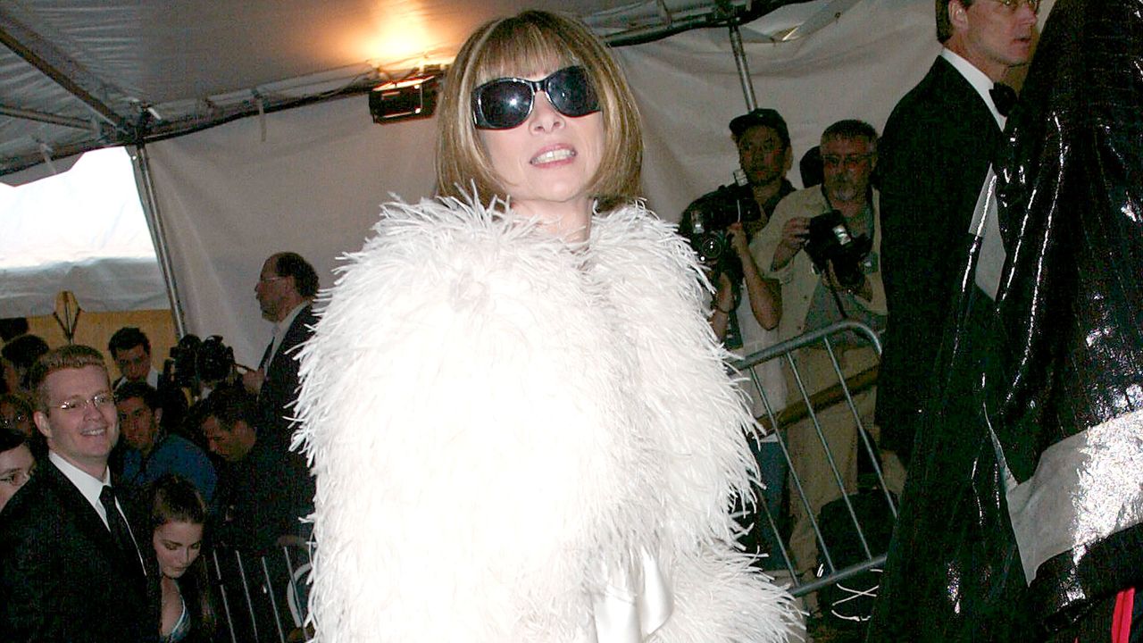 Anna Wintour al Met Gala: i look migliori e tutte le volte che ha indossato Chanel (perché sì, sono così tante)