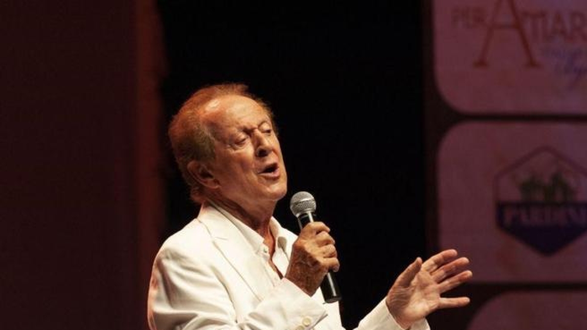 Memo Remigi compie 88 anni: l'amore con Barbara D'Urso, perché è stato allontanato da Oggi è un altro giorno, chi era sua moglie, 7 segreti