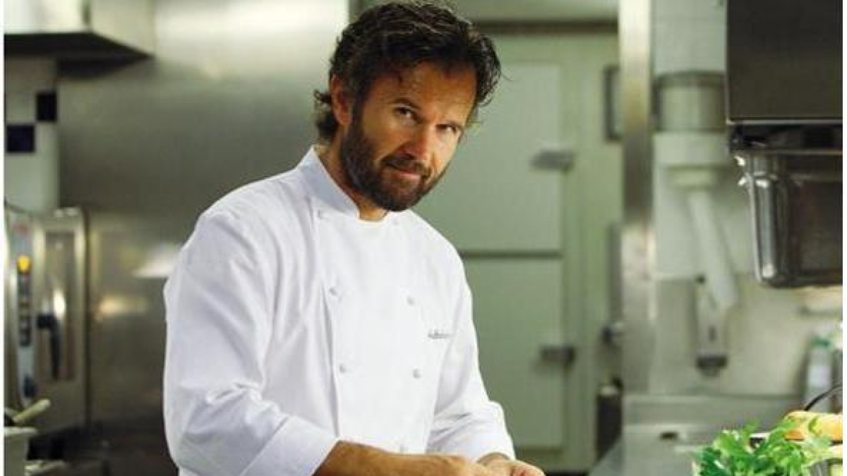 Cracco: «Cannavacciuolo è un gigante in tutti i sensi, stimo Esposito e Iaccarino. Spaghetti al pomodoro è il piatto napoletano che amo di più»