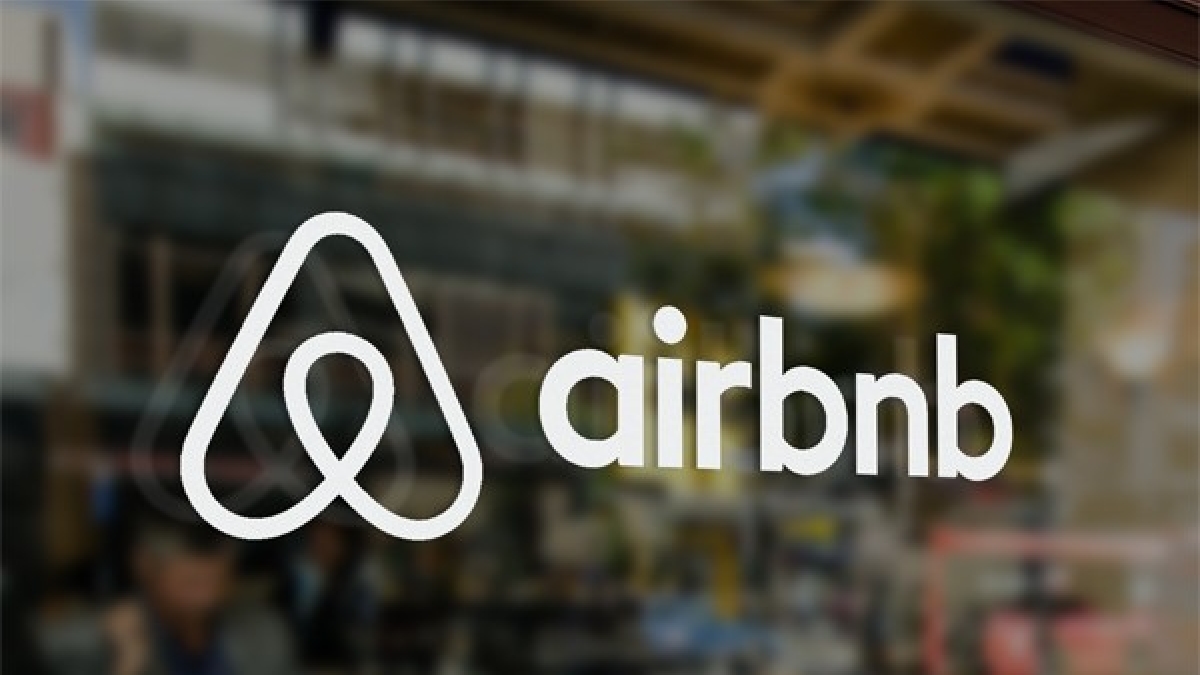 Airbnb, non più solo case: arrivano anche spesa a domicilio, noleggio auto e deposito bagagli