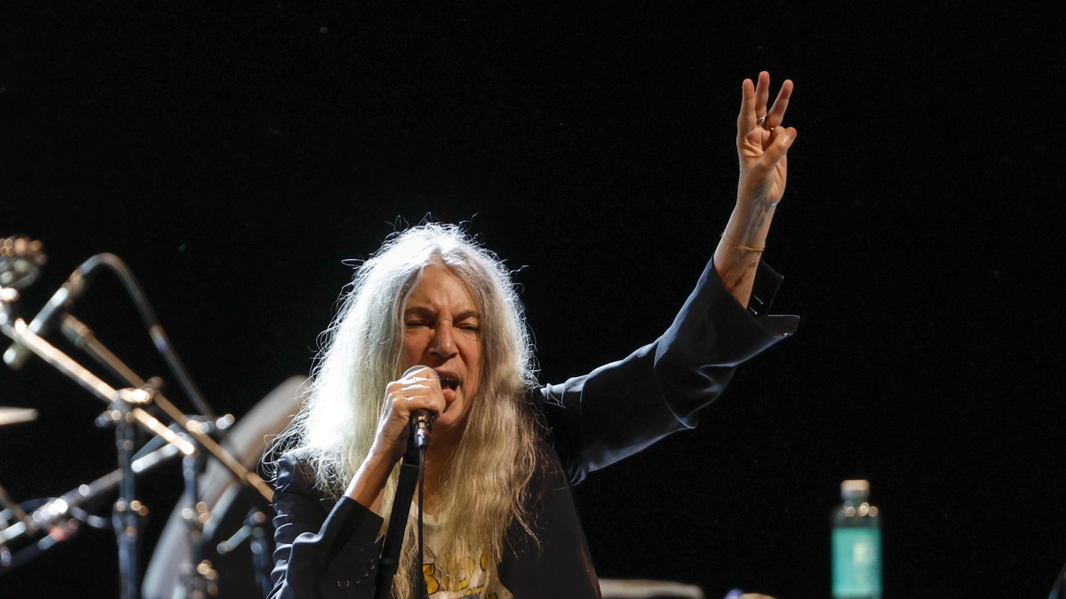 Patti Smith: «Because the Night? Oggi non potrei più scriverla. Ho scoperto a 70 anni di avere due padri: è stato uno choc»