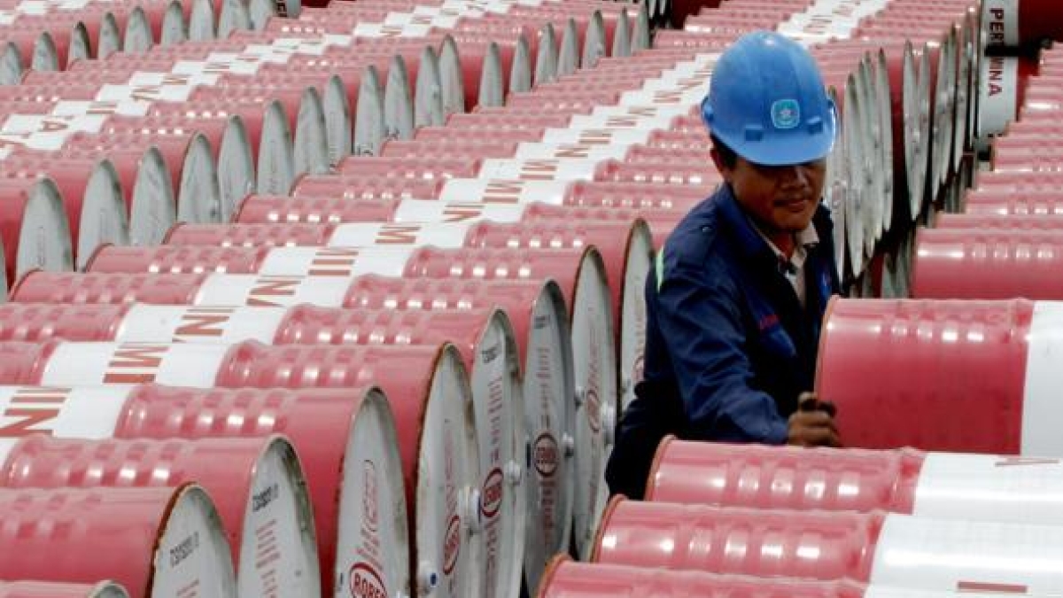 Borse 25 maggio, petrolio oggi in forte calo | In rialzo i listini europei, Milano torna in area record: i mercati sperano nell’accordo Usa-Iran