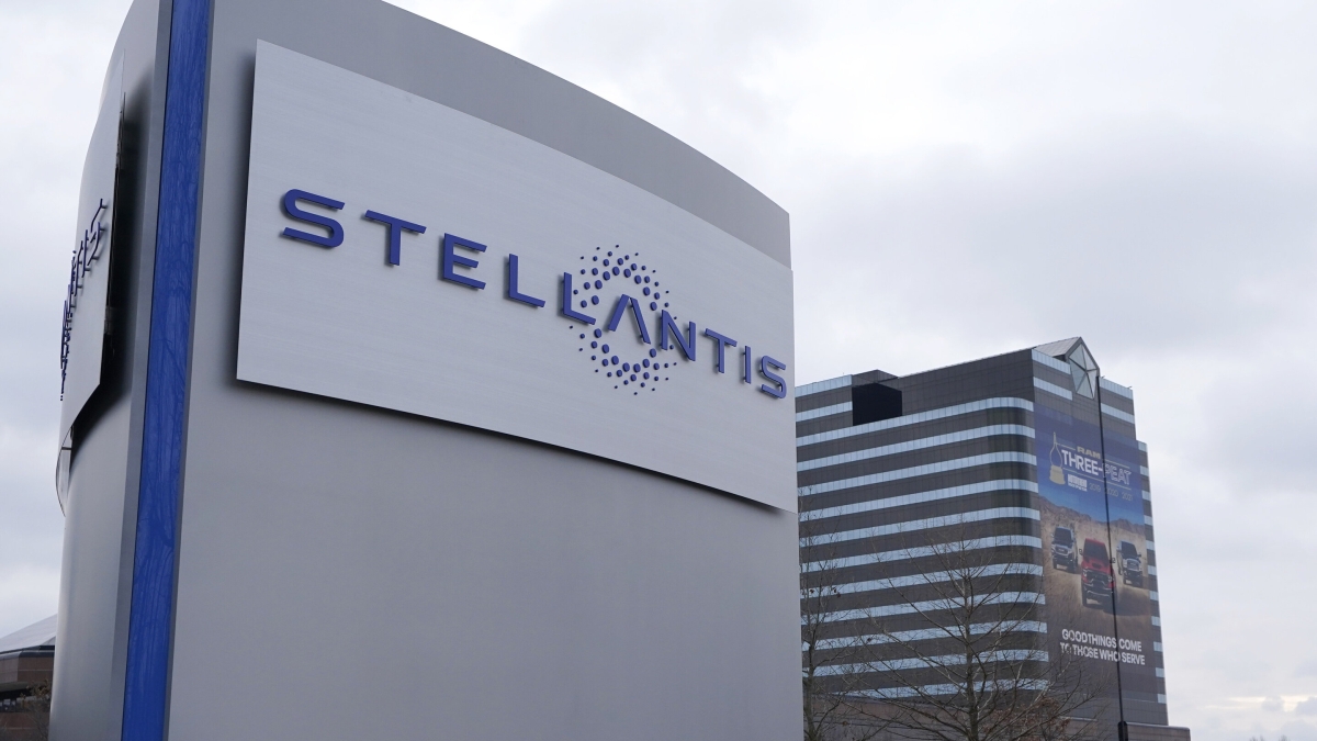 Stellantis, joint venture con Dongfeng per gli stabilimenti in Francia: produzione e vendite con il marchio premium Voyah