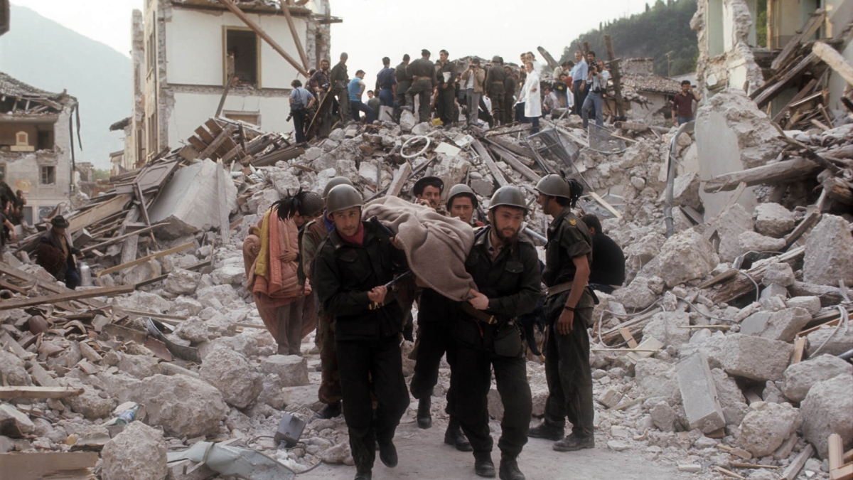 La storia di Giuseppe, ragazzino rimasto orfano nel terremoto del Friuli, che diventò volontario nella Protezione civile, 50 anni dopo