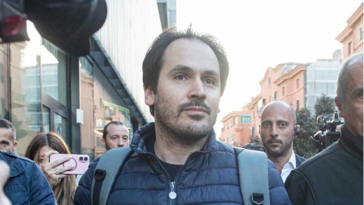 La procura sul delitto di Garlasco: «Chiara uccisa per un no. Sempio la colpì 12 volte con un corpo contundente, i colpi letali sulle scale della cantina»