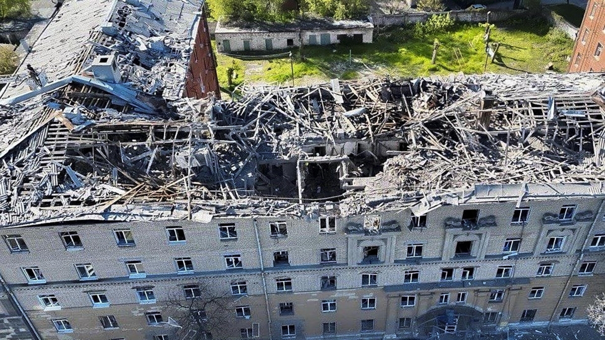 Guerra Ucraina-Russia, le notizie in diretta | Cnn: «Putin teme il colpo di Stato di Shoigu, il Cremlino rafforza la sicurezza del presidente». Zelensky: «Possiamo far volare i nostri droni sulla parata del 9 maggio»