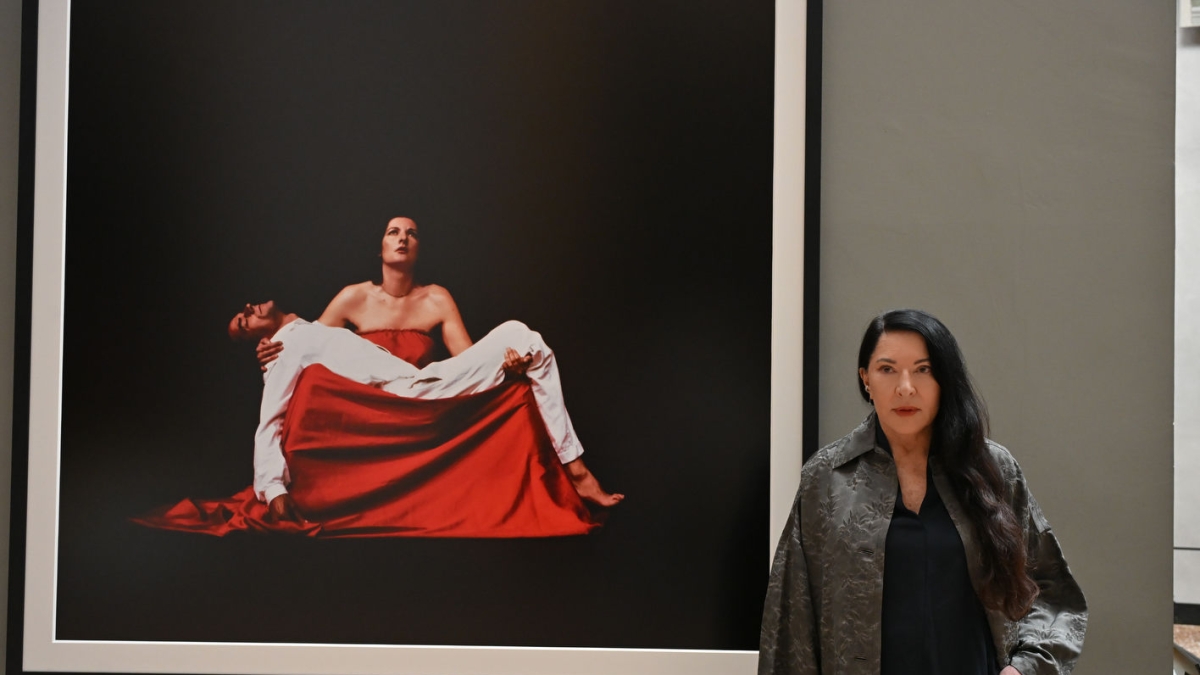 Marina Abramovic alle Gallerie dell'Accademia di Venezia: la pioniera della performance art tra cristalli, energia e sensorialità
