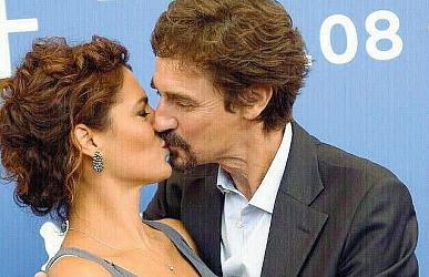 Edoardo Winspeare: «Ho un castello ma non ci abito, mi servono i soldi per restaurarlo. Mamma era la sartina di Dior, ho girato un film sulla sua storia»