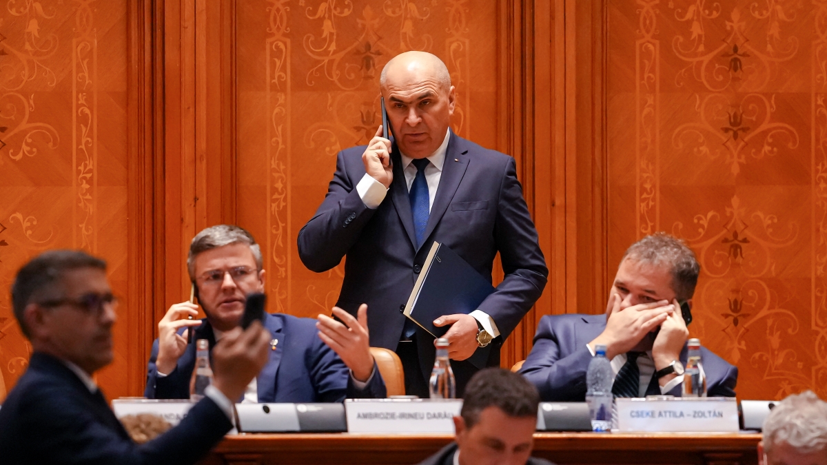 Romania, socialisti ed estrema destra uniti per far cadere il governo. La «linea rossa» superata e gli effetti in Europa