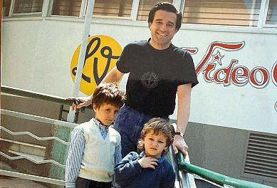 Andrea De Sica: «Nonno Vittorio metteva l'orologio indietro di un'ora per poter festeggiare due Capodanni. Insegnò alla Loren la camminata sexy»