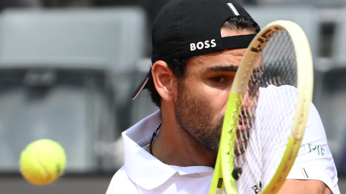 Berrettini sconfitto da Popyrin in 2 set: fuori al primo turno a Roma. L'amarezza in campo: «Che ci faccio qua?»