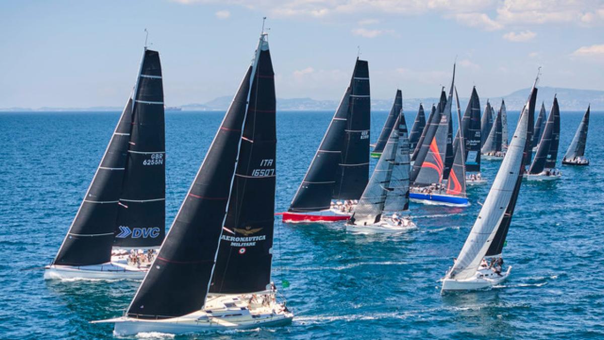 Tre Golfi: a Napoli e Sorrento tre settimane di grande vela