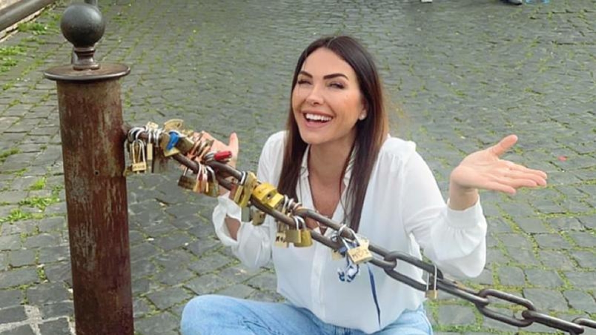 Valentina Landri: «Buttai all’aria il mio matrimonio e mi innamorai di un narciso traditore. Ora spiego che bastano 21 giorni per non soffrire più per amore»
