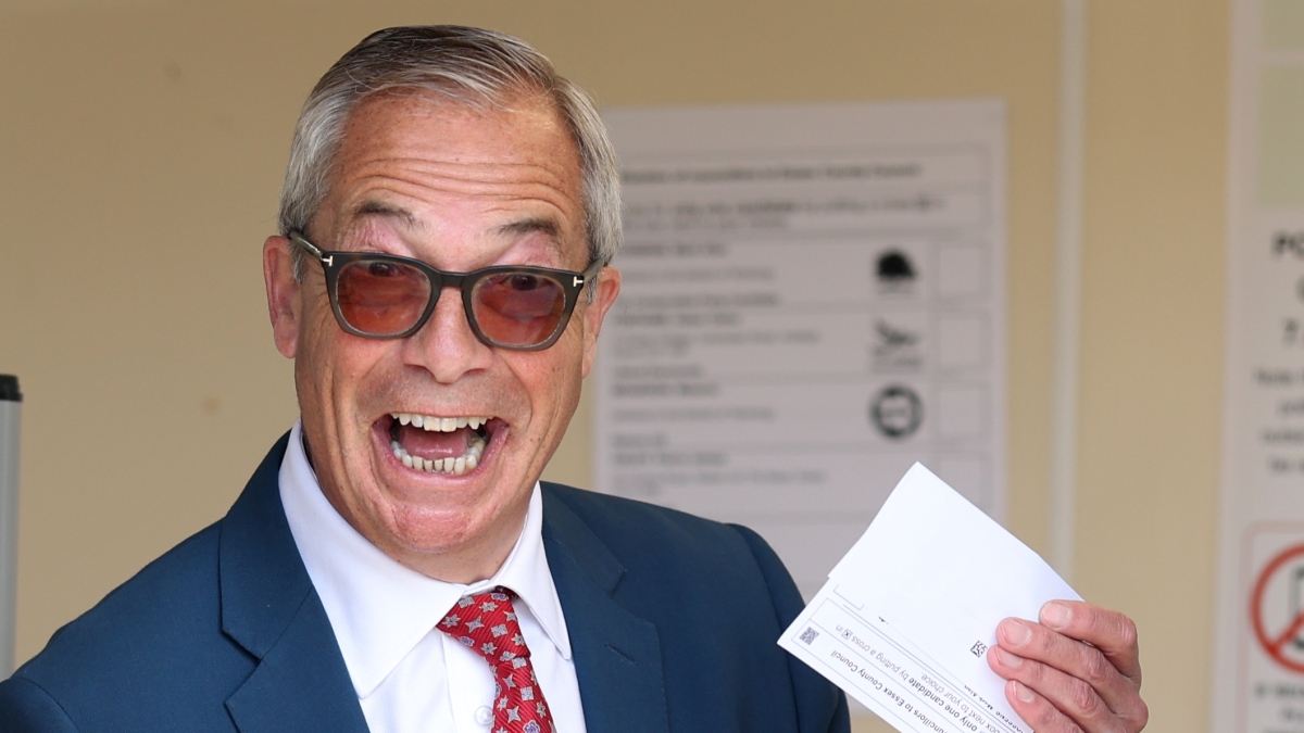 Gran Bretagna, alle elezioni amministrative crollano i laburisti, volano Farage e i Verdi. Starmer non si dimette: «Fa male, ma il governo va avanti»