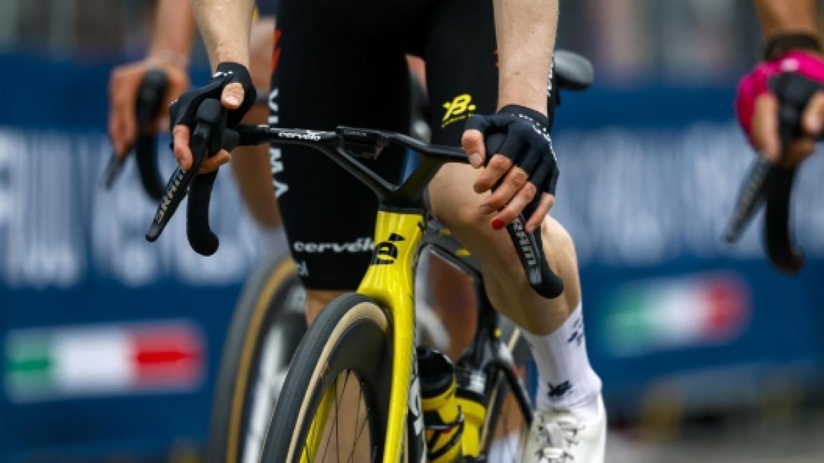 Giro, Vingegaard e l'unghia smaltata: ecco il motivo