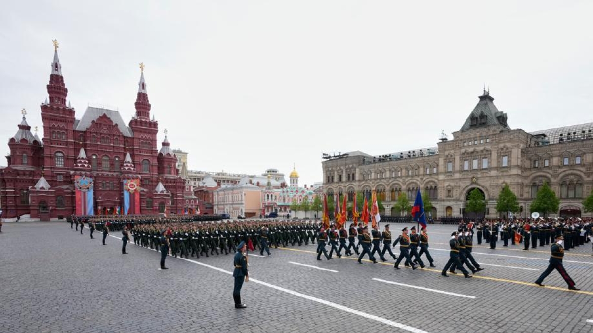 Proclama vittoria, poi apre all’Ue: il 9 maggio a due facce di Putin