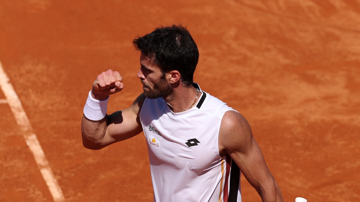 Chi è Andrea Pellegrino, l'azzurro che ha battuto Tiafoe e sfiderà Sinner: «Impresa complicata ma esperienza che resta per la vita»