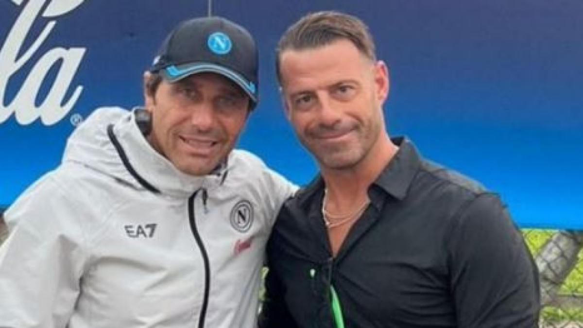 Intervista a Emanuele Calaiò, promosso con la Zeta Napoli, che sbircia Antonio Conte