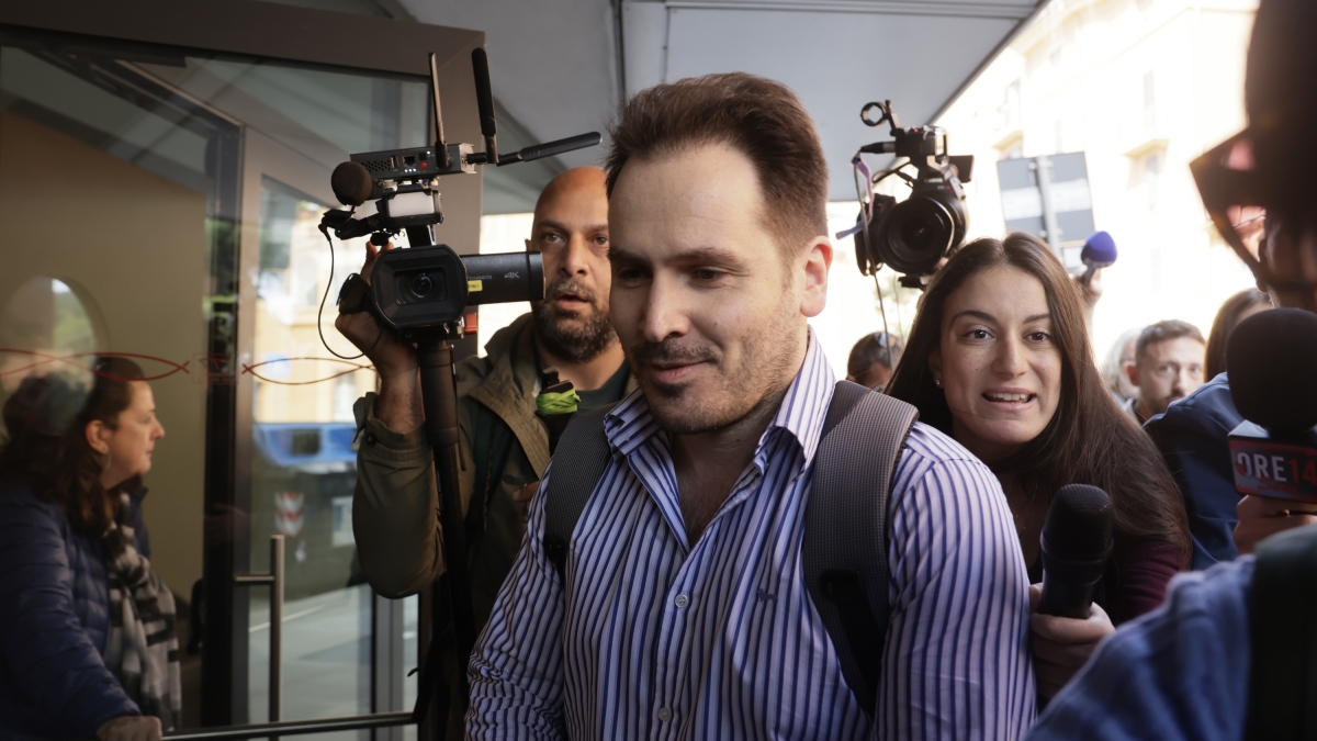 «Sono preoccupatino»: i nuovi audio di Andrea Sempio in auto. La madre in lacrime per lo scontrino: «La colpa è anche mia»