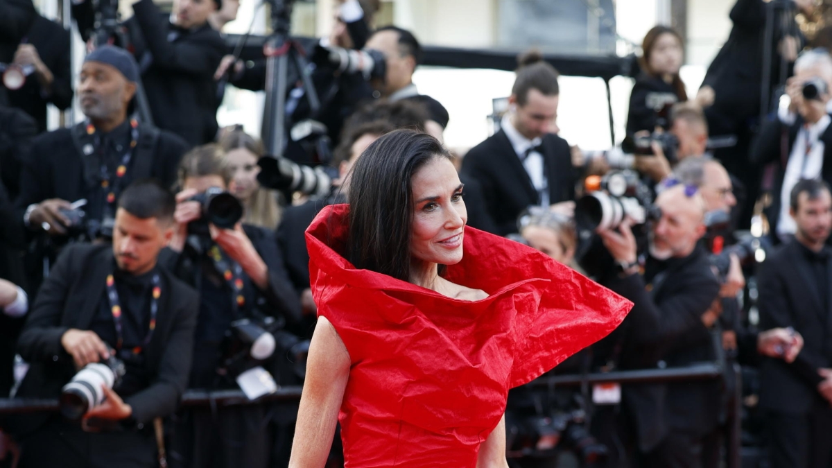 Festival di Cannes 2026, i voti ai look della terza serata: Demi Moore in rosso sbanca, 8, Barbara Palvin incinta incanta, 9, Eva infiocchettata senza un perché, 5 - Corriere della Sera