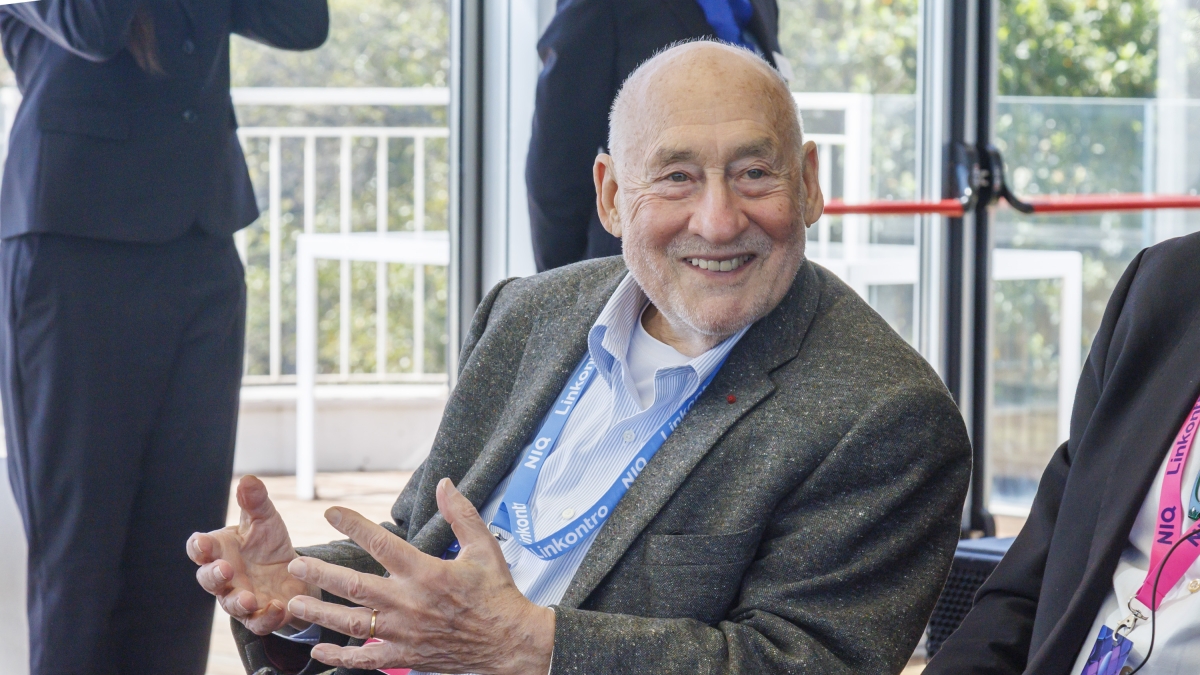 Il premio Nobel Stiglitz contro Trump: «Non sa nulla di economia, la sua mente è insondabile. L’America oggi è un paese senza libertà»