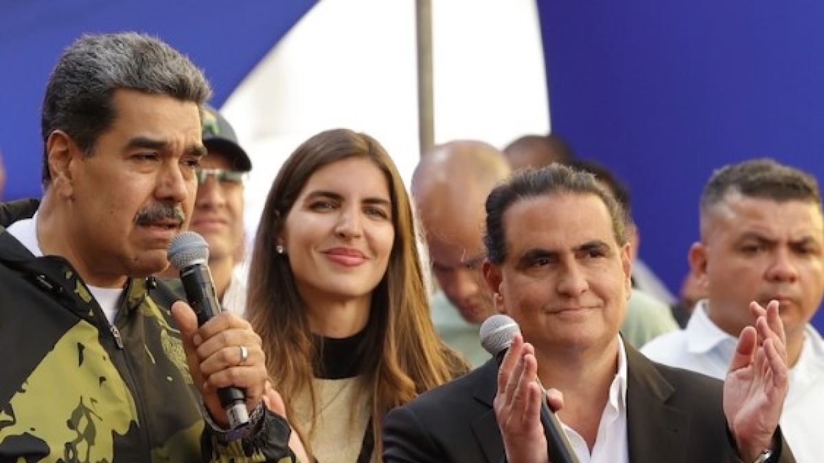 Estradato negli Usa Alex Saab, il cassiere di Maduro che collaborò con la Dea. Patteggiò per riciclaggio a Roma con la moglie Camilla Fabri