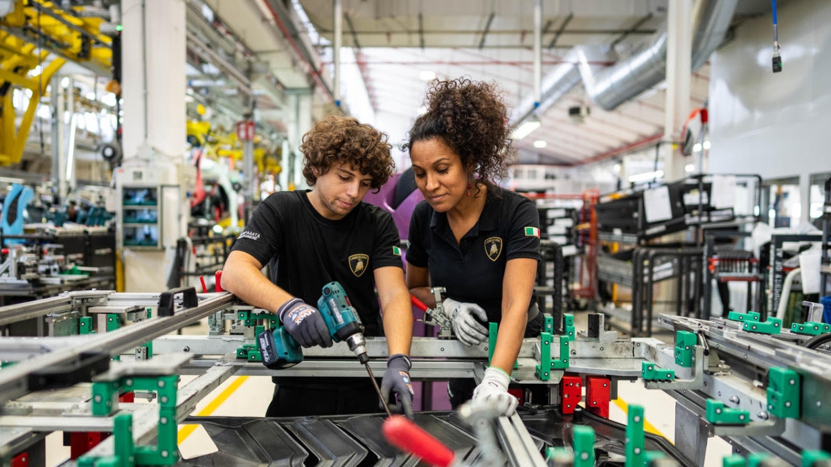 Lamborghini miglior datore di lavoro secondo la Randstad Employer Research: quali sono i motivi (il primo è lo stipendio)