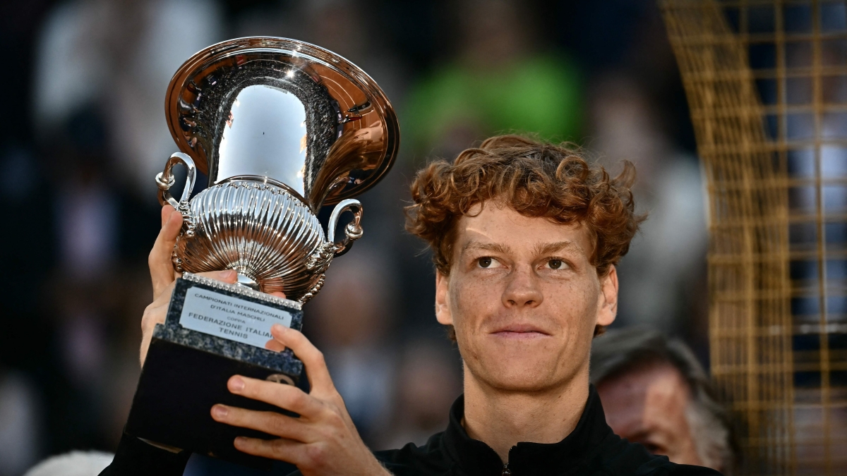 Sinner, dopo la finale di Roma hamburger e patatine. Ora la sfida del quinto set al Roland Garros