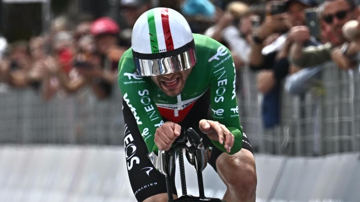 Giro d'Italia, Ganna vince la cronometro Viareggio-Massa: Vingegaard fallisce l'assalto alla maglia rosa, Eulalio resiste