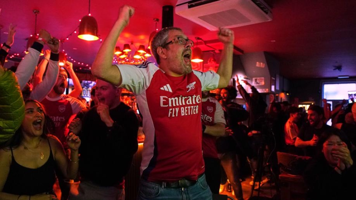 L'Arsenal vince la Premier League: pari del Manchester City, festa Gunners dopo 22 anni