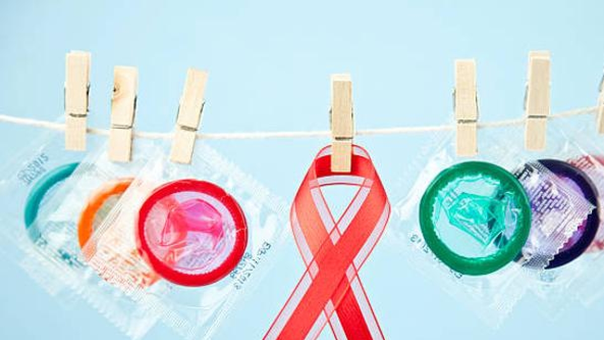 Adolescenti, prevenzione Hiv ed educazione sessuale: «Insufficiente l'utilizzo del preservativo e della PrEP»