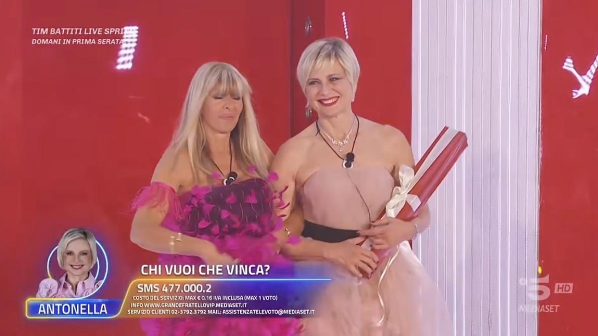 GF Vip, Antonella Elia critica la vittoria della Mussolini: è una gallina