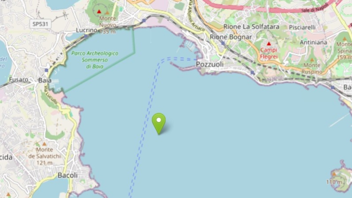 Terremoto ai Campi Flegrei, le scuole riaprono regolarmente dopo le verifiche. Forte scossa alle 5.50 di magnitudo 4.4, paura anche a Napoli