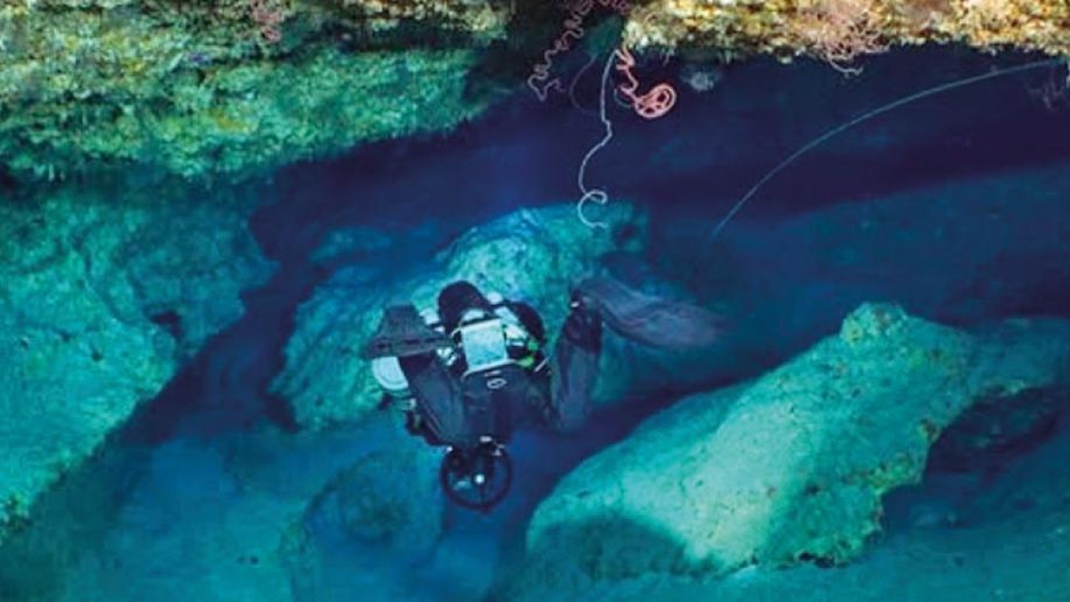 Maldive, dentro la grotta tra buio e cunicoli: «Così i sub italiani hanno perso l'orientamento»