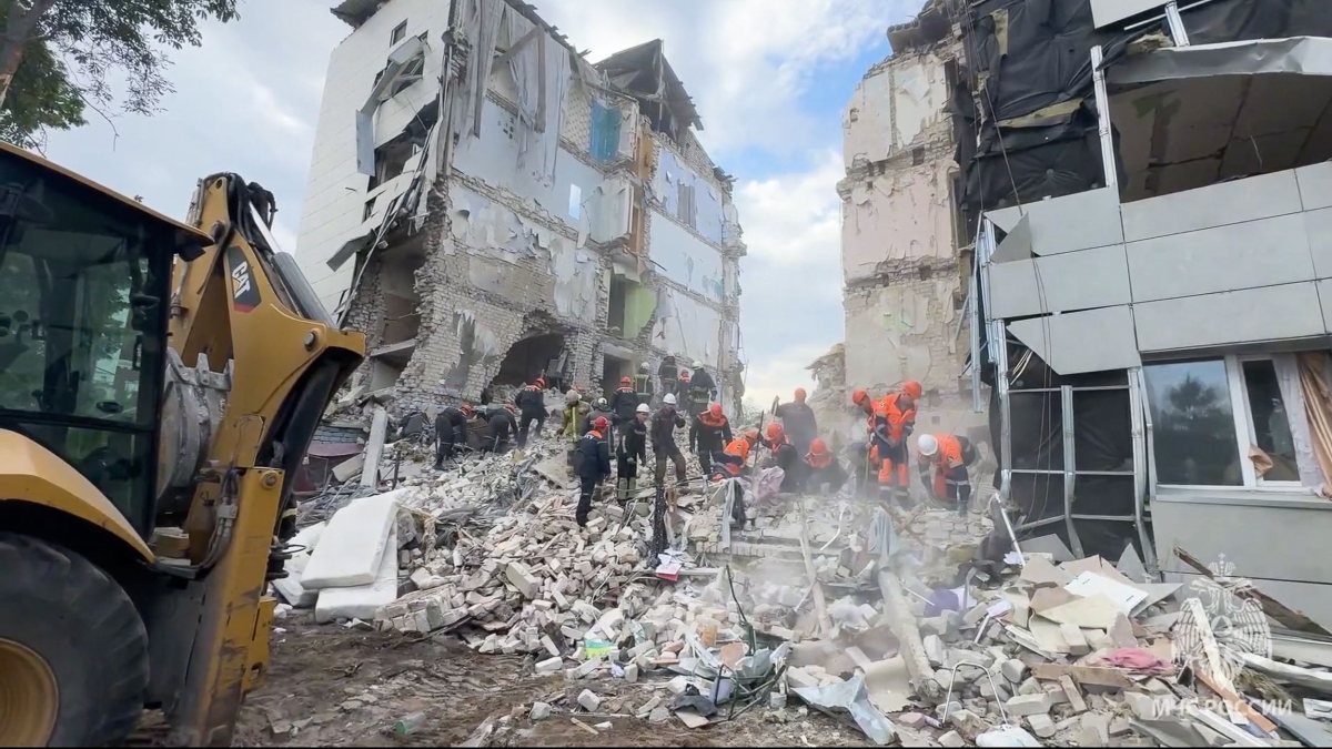 Guerra Ucraina-Russia, le notizie in diretta | Missili balistici su Kiev: colpiti diversi edifici, almeno 5 i feriti - Corriere della Sera